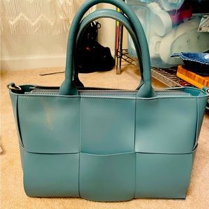 Can be tote or has strap never been used